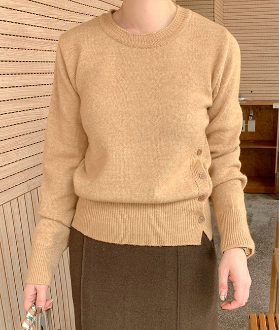 侧扣圆领针织衫