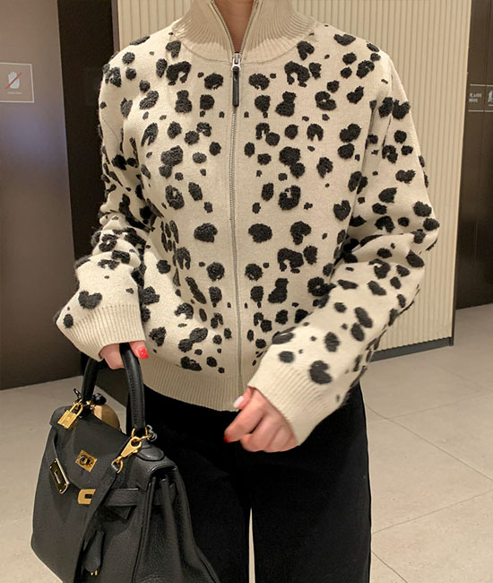 豹纹针织衫 手链卫衣