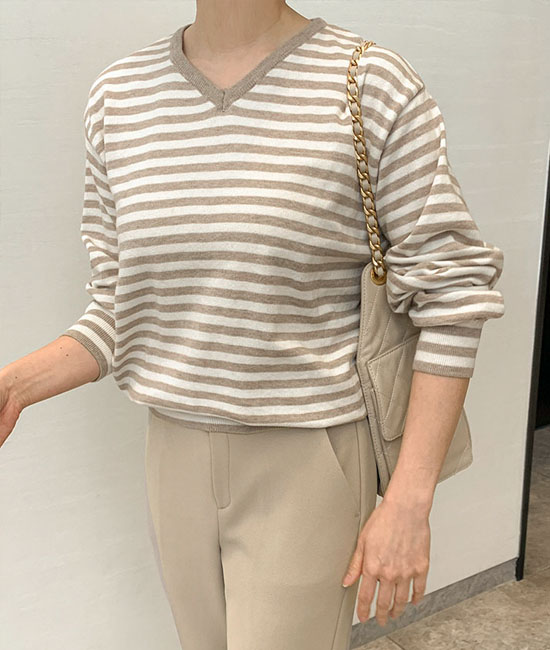 条纹V字母风格针织衫