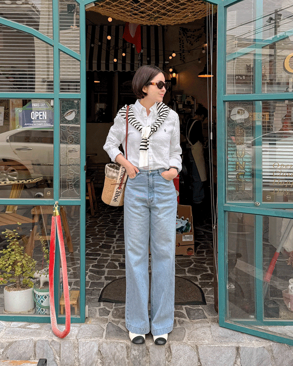 维祖的蓝白相间的牛皮