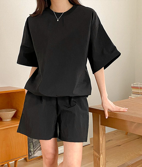 沙沙作响的夏季短袖短裤套装