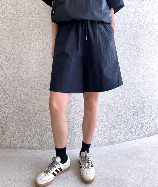 了解 Anorak 短裤