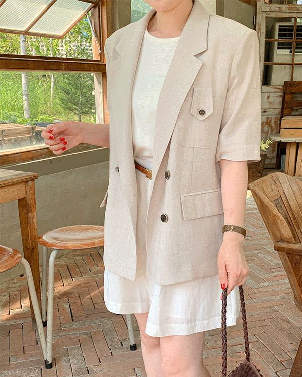 胶带衣服，外国女人