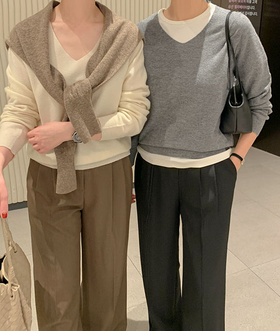 整件V字针织衫